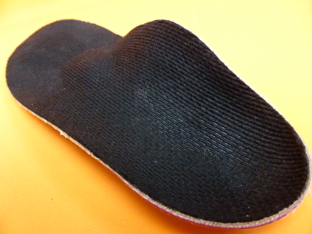 Semelle orthopédique thermoformée en résine pour escarpin